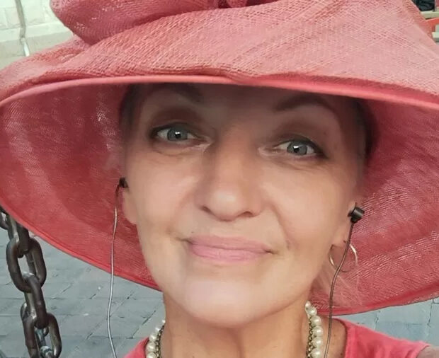 mulher condenada é presa de novo após embarcar sem passagem para itália