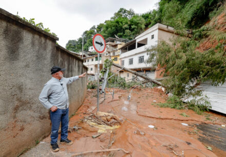 lula visita a áreas afetadas pelas chuvas no município de juiz