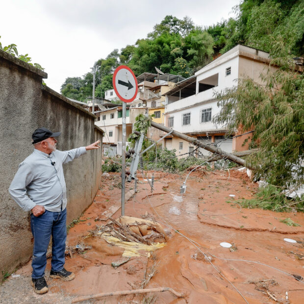 lula visita a áreas afetadas pelas chuvas no município de juiz
