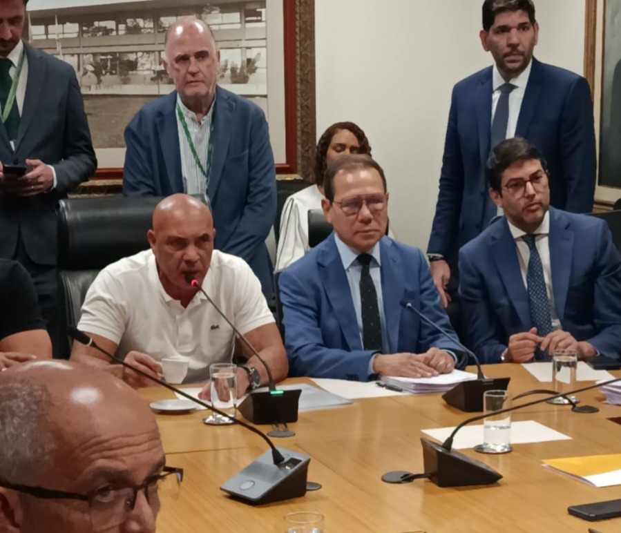 Nelson Souza, presidente do BRB, se reúne com distritais na CLDF/ Foto Suzano Almeida