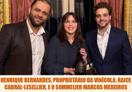 raice cabral lesellier, henrique bernardes, proprietário da vinícola, e o sommelier marcos medeiros capa