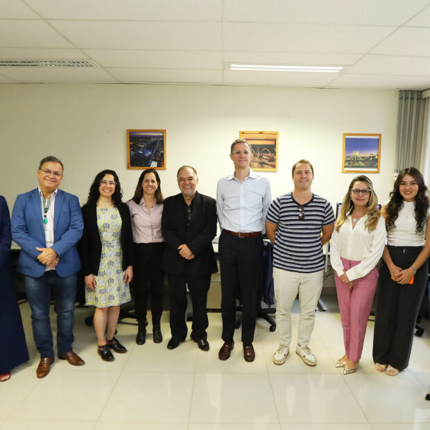 visita pure earth ao lacen df. foto sandro araújo agência saúde df (4)