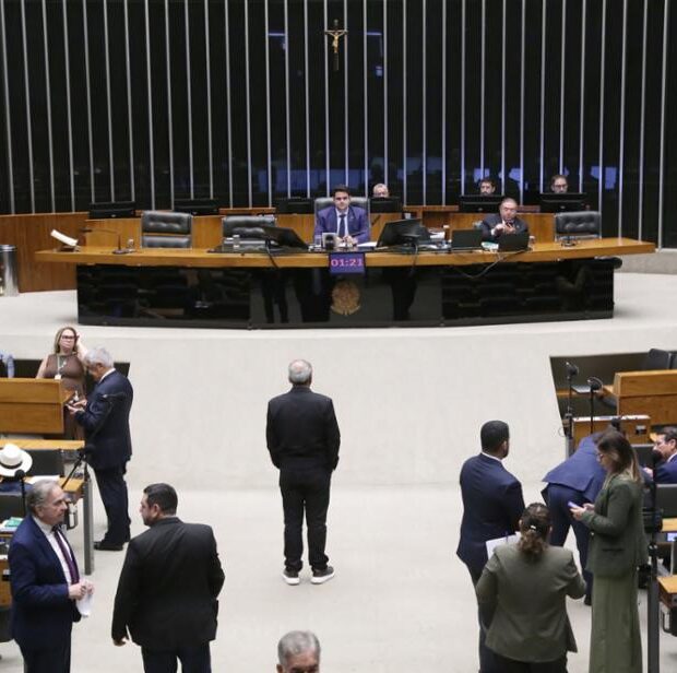 discussão e votação de propostas legislativas. 1