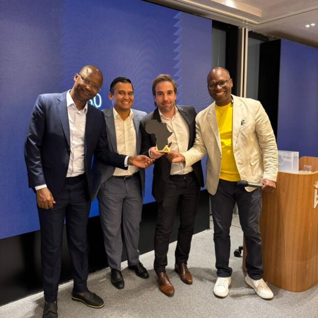 CLAPI Club e a Nova Economia: inovação que integra territórios e cria novos corredores de negócios Daniel Cavaretti e Clara Medeiros unem 80 empreendedores de quatro cantos do país para redesenhar negócios globais A abertura da agenda de 2026 do CLAPI Club acontece em um momento em que a chamada nova economia deixa de significar apenas tecnologia e internet para ganhar um sentido mais amplo: usar a inovação para conectar territórios, integrar realidades distintas e fazer com que produtos, serviços e oportunidades cheguem a regiões que ainda não têm acesso ao que já existe em outros lugares. Pesquisas internacionais apontam que o grande crescimento econômico dos próximos anos não estará em “grandes novidades”, mas na capacidade de levar soluções consolidadas a novos mercados, unindo Norte e Sudeste, periferias e eixos empresariais, Cone Sul, América Andina e África em um mesmo corredor econômico.