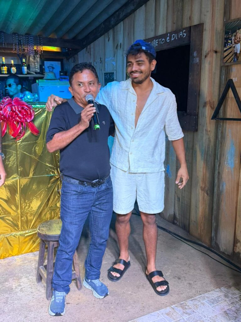 manoel gomes no aniversário de evoney fernandes (3)