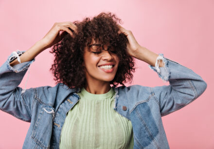 mulher cabelo cacheado 2