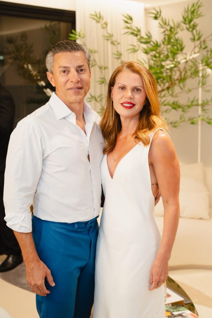 Médicos Marcelo e Adriane Casado entre os convidados