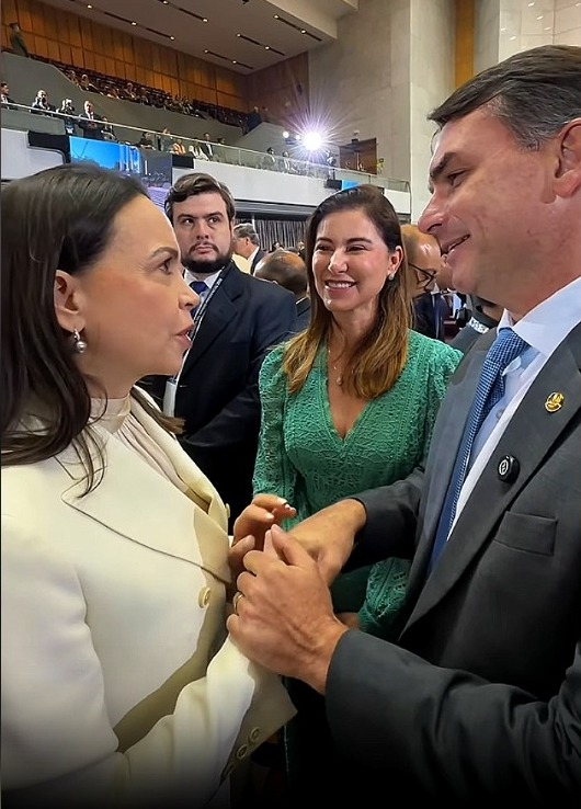 Flávio Bolsonaro e María Corina Machado