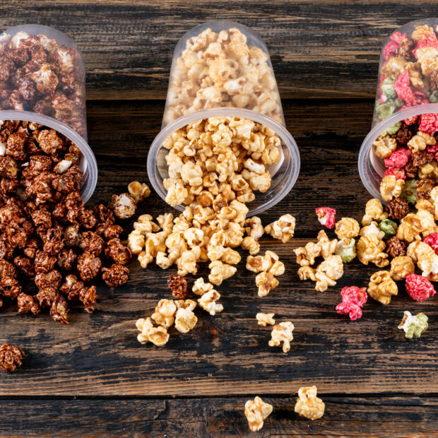 side view popcorn dark wooden horizontal