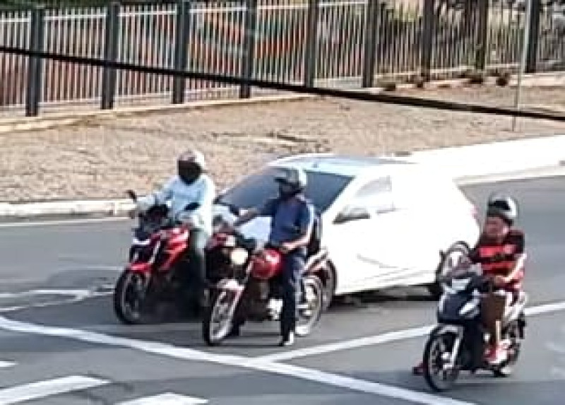 [motociclista sendo atropelado e arremessado ao ar no piauí