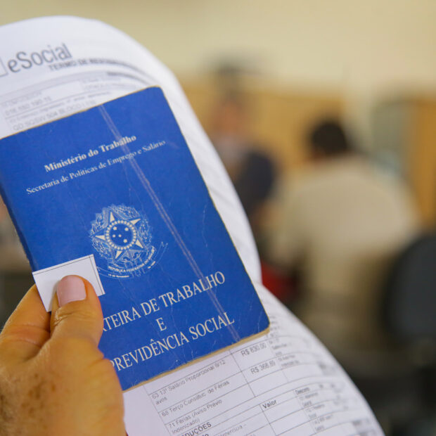 carteira de trabalho desemprego emprego