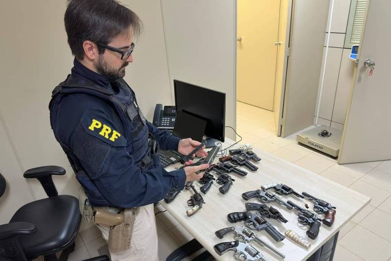 armas mulheres presas