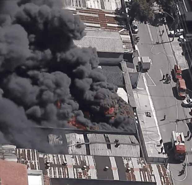incêndio de grandes proporções atinge comércio em santo andré
