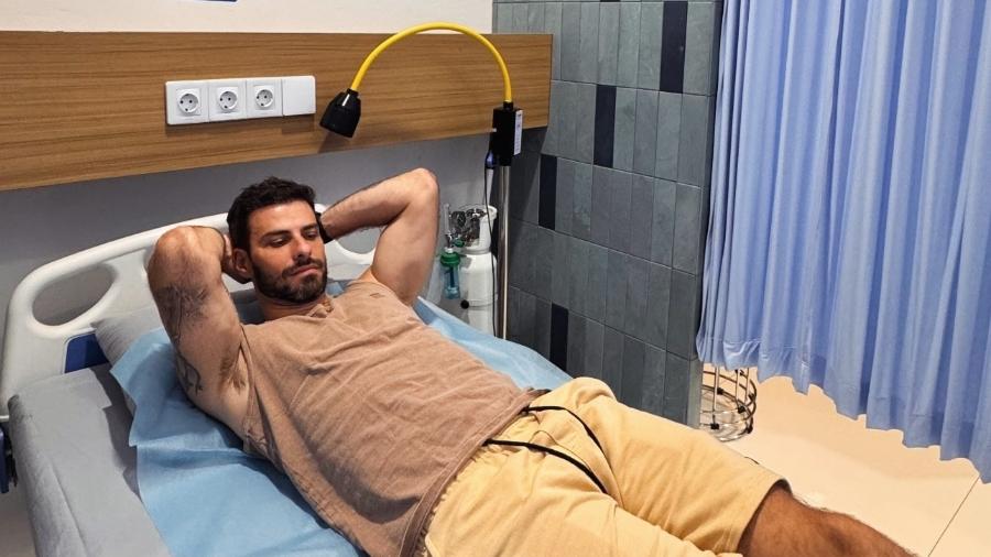 lucas malvini sofreu ataque de acaros na indonesia 1774274729556 v2 900x506