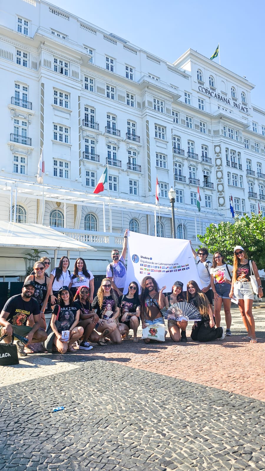 fãclube shakira ação rock & roll hall of fame (1)