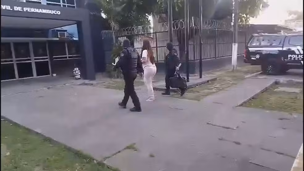 cortina de likes whatsapp video 2026 03 24 at 07.59.14.mp4 frame 33