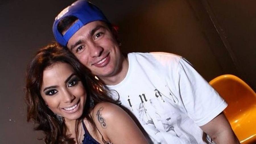 anitta e o irmao renan 1521833447544 v2 900x506