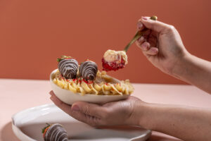 2. ovo de colher red velvet quitutices foto de henrique fererra 3