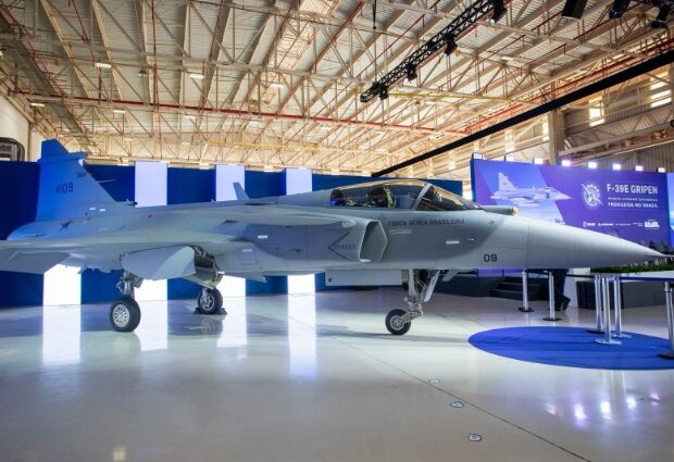 foto 3 gripen supersonico