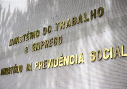 brasília (df), 10/04/2023 fachada do ministério do trabalho e emprego e do ministério da previdência social.