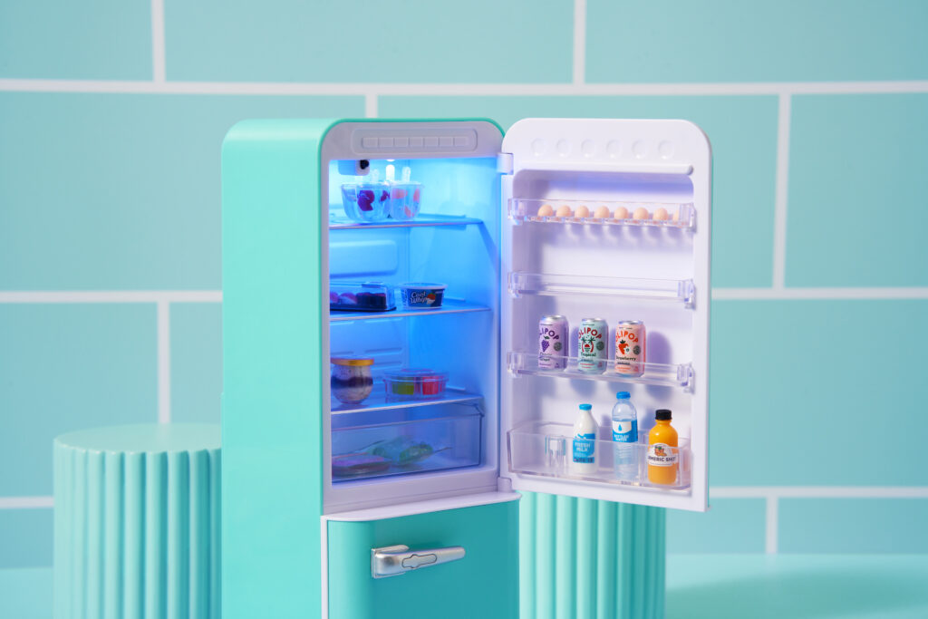 77673 mini brands fill the fridge lifestyle 03b