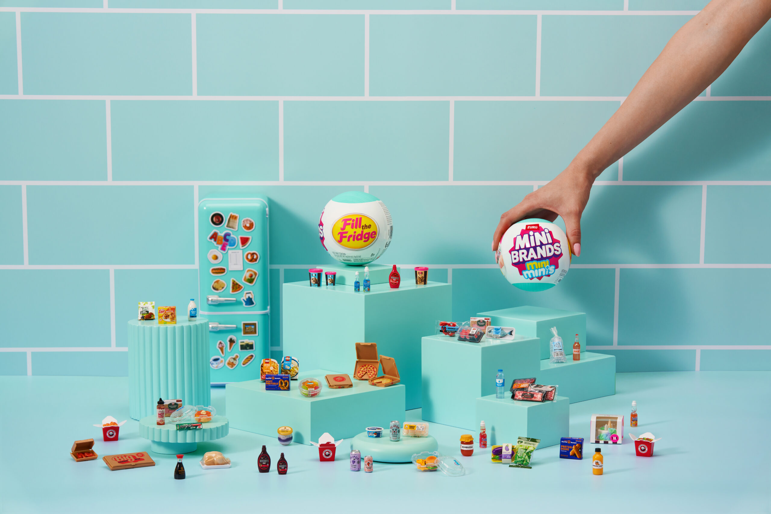 77711 na mini brands fill the fridge lifestyle 02
