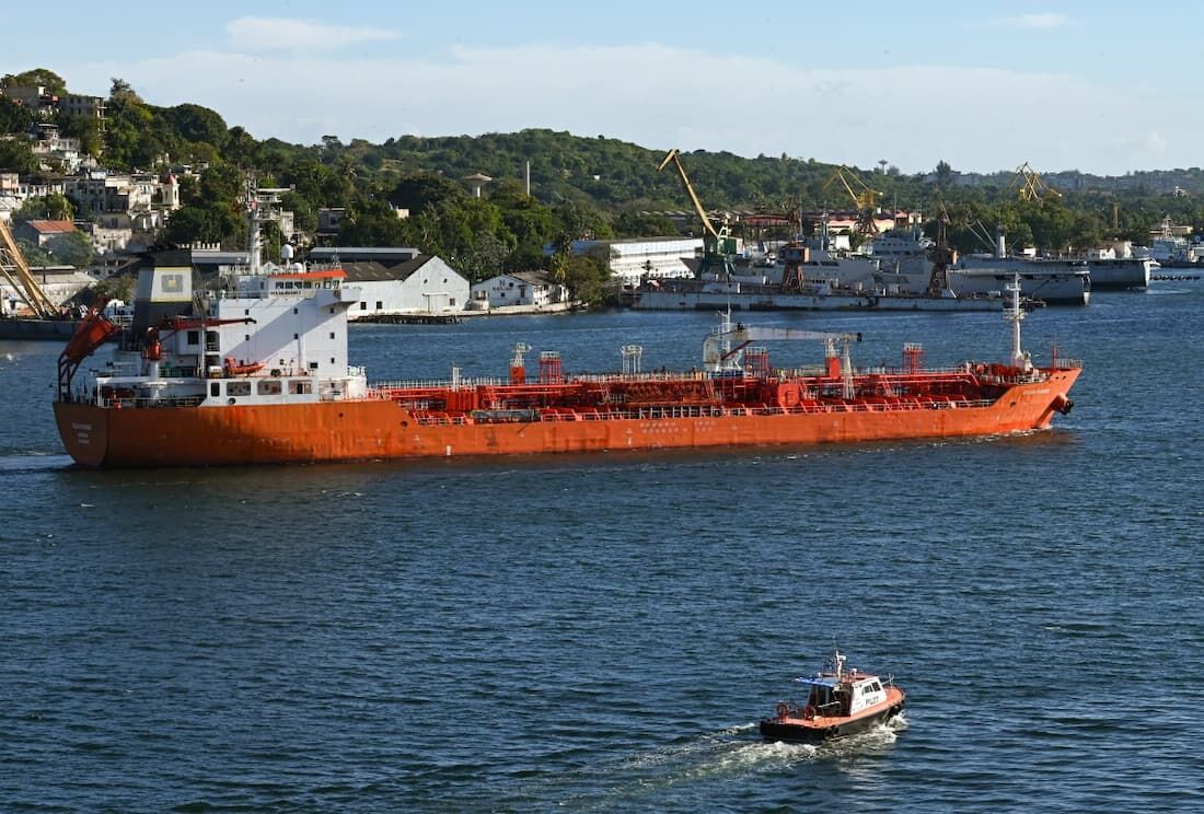 México negocia com empresas privadas para vender petróleo a Cuba