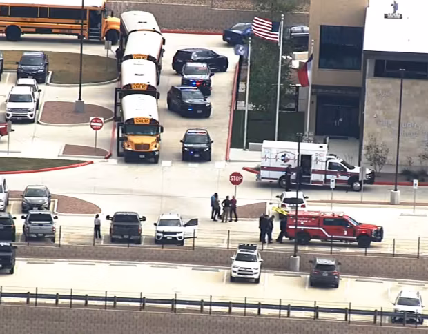 aluno de 15 anos atira em professora e é achado morto