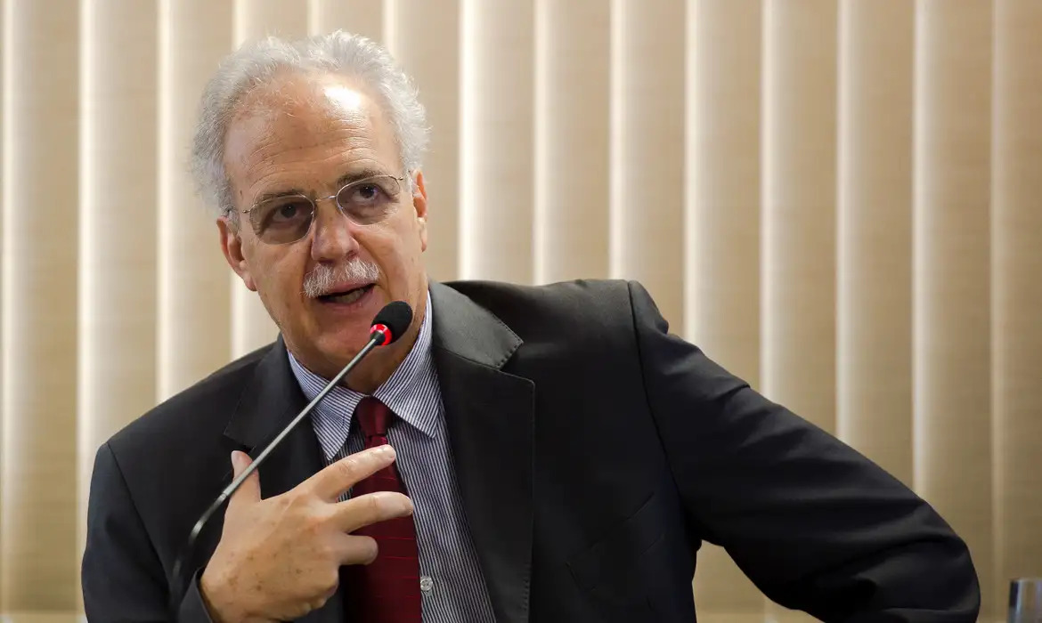 Papa Leão 14 nomeia cientista Carlos Nobre como conselheiro