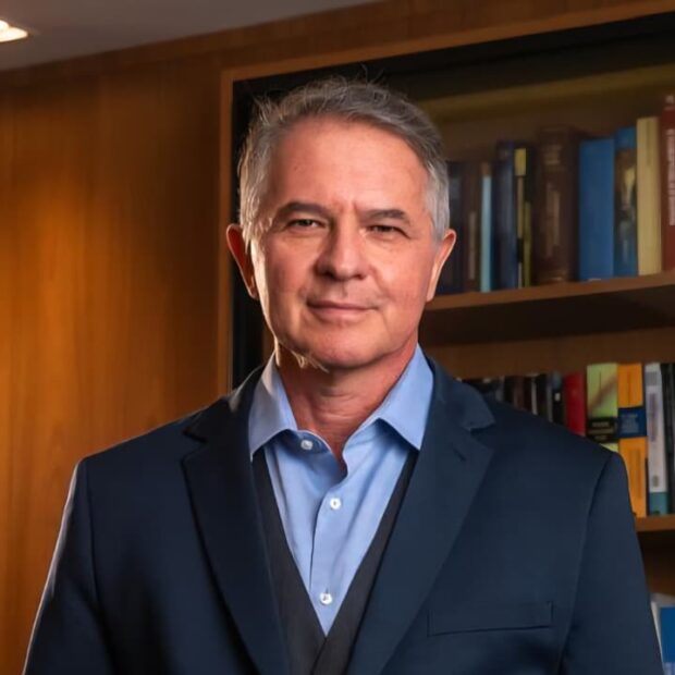 Planejando expansão global? Entenda como a inteligência tributária e o planejamento fiscal entre Brasil e EUA evitam a bitributação, com análise do especialista Isar Marcelo Galbinski.