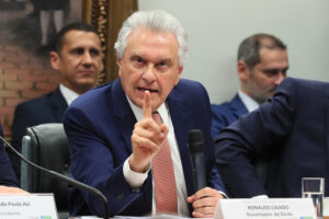 brasília (df), 28/05/2025 governadores do pará, helder barbalho, e de goiás, ronaldo caiado na comissão de constituição, justiça e cidadania (ccj) da câmara para debater a pec da segurança pública. foto: lula marques/agência brasil