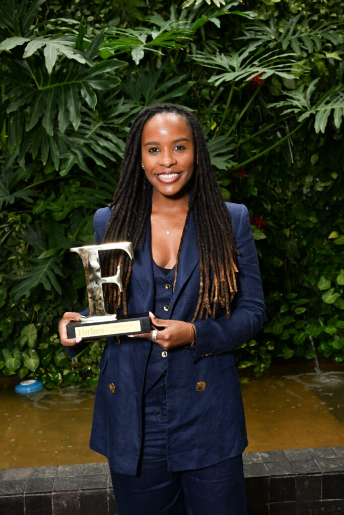 monique evelle créditos lu prezia