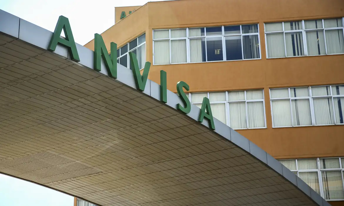 Anvisa proíbe 52 lotes de suplemento alimentar por risco de contaminação com Salmonella