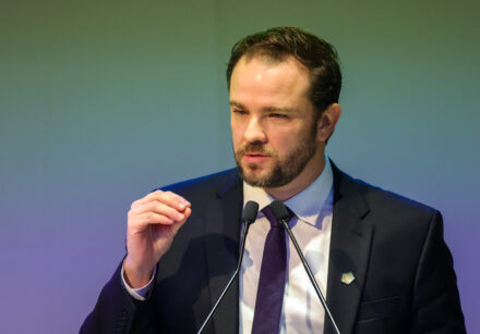 brasília (df) 06/08/2024 o ministro da fazenda substituto, dario durigan, participa da abertura do seminário políticas industriais no brasil e no mundo, no auditório da confederação nacional da indústria (cni) foto: fabio rodrigues pozzebom/ agên