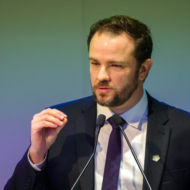 brasília (df) 06/08/2024 o ministro da fazenda substituto, dario durigan, participa da abertura do seminário políticas industriais no brasil e no mundo, no auditório da confederação nacional da indústria (cni) foto: fabio rodrigues pozzebom/ agên