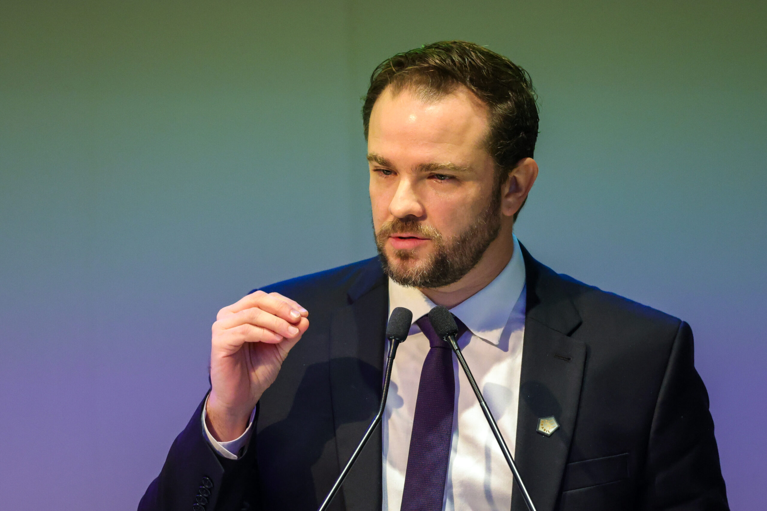 brasília (df) 06/08/2024 o ministro da fazenda substituto, dario durigan, participa da abertura do seminário políticas industriais no brasil e no mundo, no auditório da confederação nacional da indústria (cni) foto: fabio rodrigues pozzebom/ agên