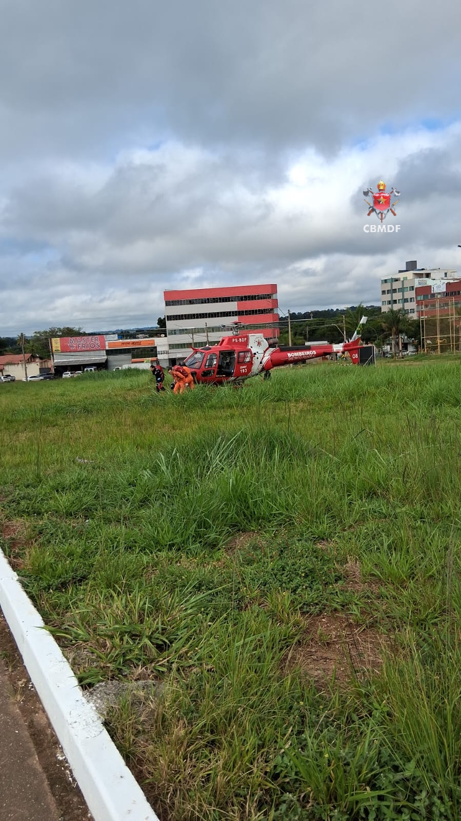 Bombeiros revertem parada cardíaca em criança e salvam vida no Guará