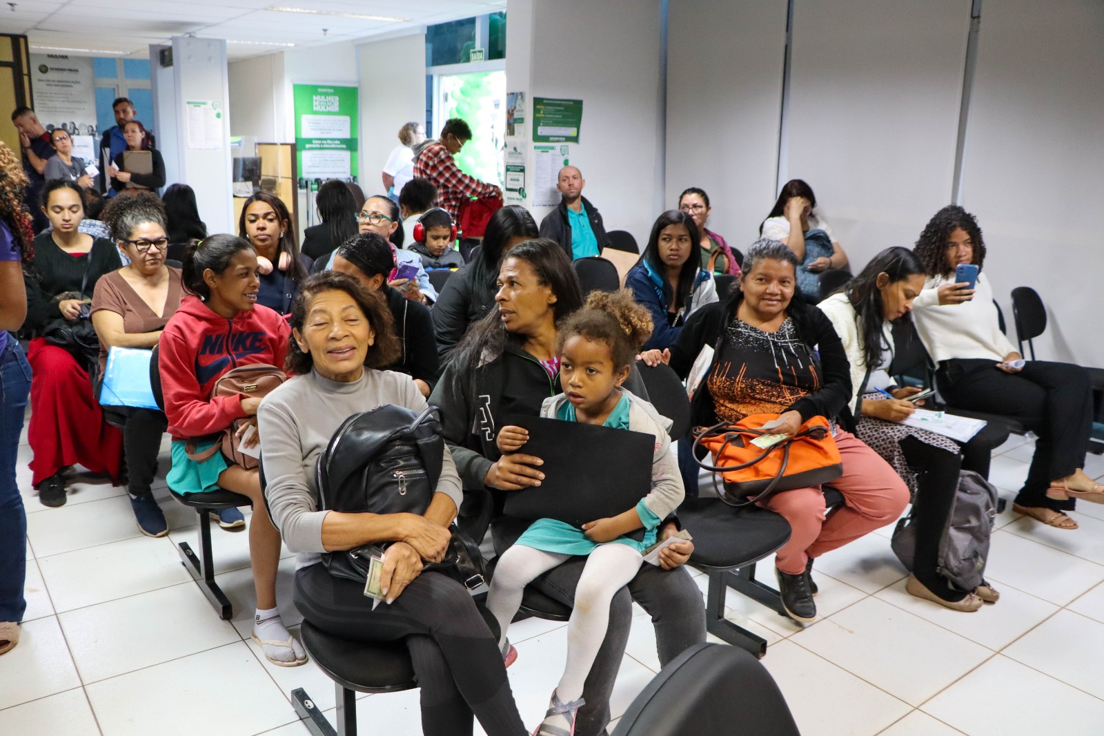 Mutirão no DF leva serviços gratuitos para mulheres em situação de vulnerabilidade