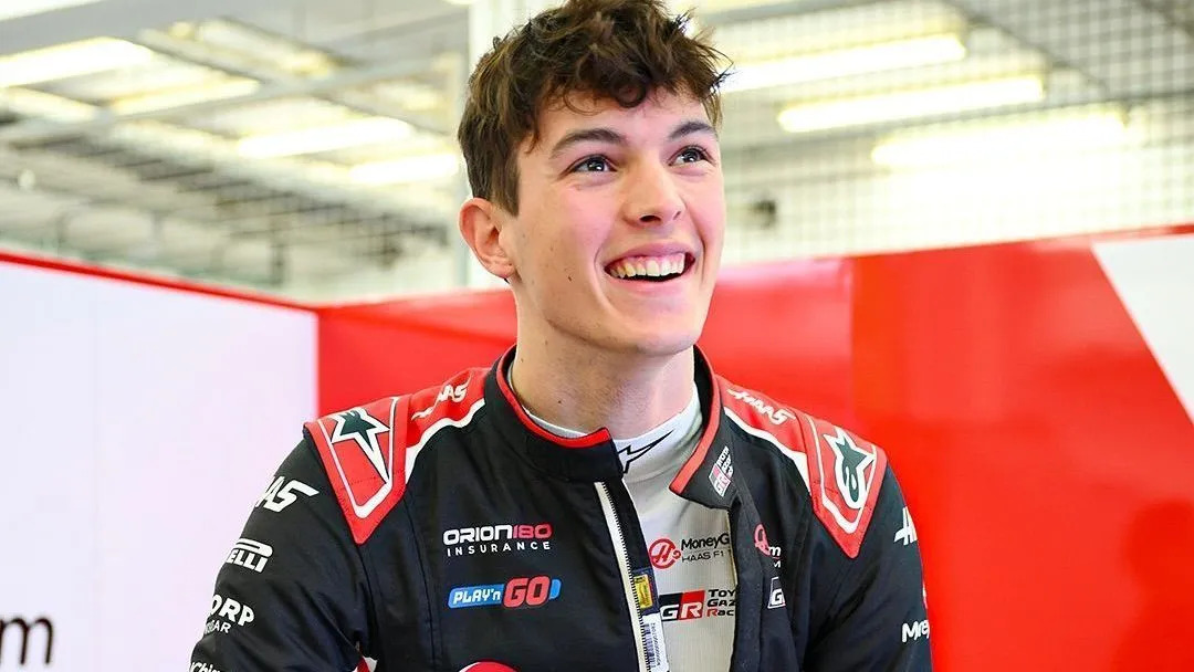 Bearman mira Ferrari, fala em vitórias e nega ameaça a Hamilton: ‘Não me vê assim’