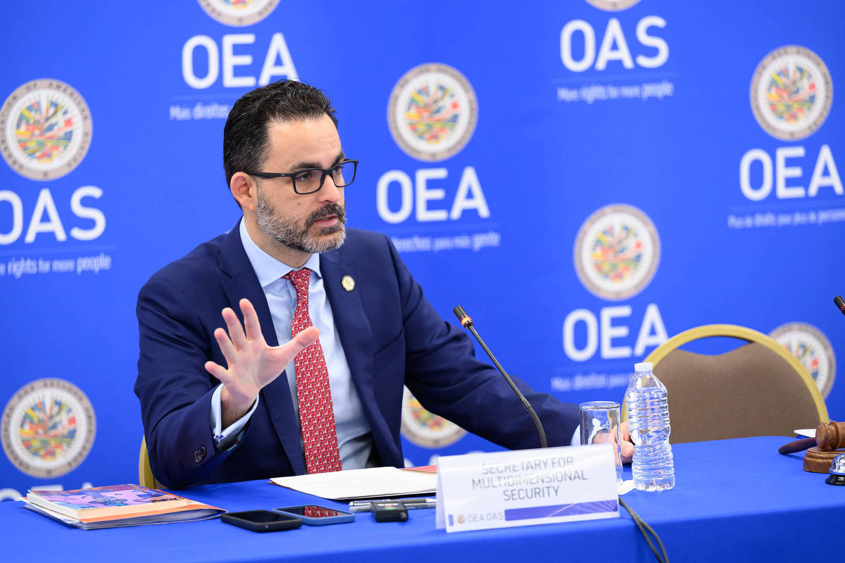 facções criminosas fazem aliança com máfias internacionais e diversificam negócio, diz secretário da oea