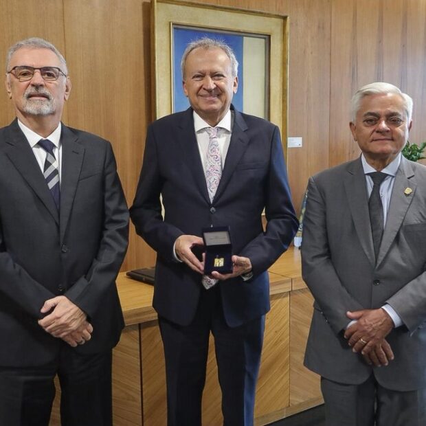 image 1000 606646548b3644fa908ebe7fd3b3a9d2