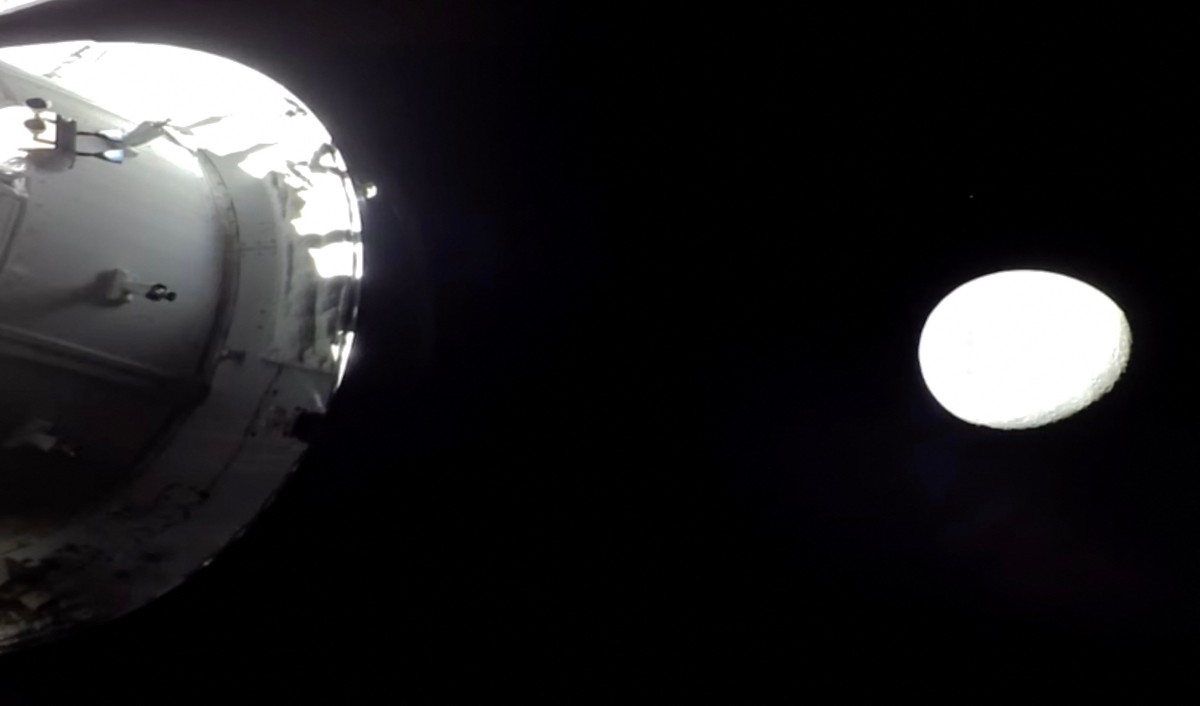 Astronautas da missão Artemis 2 presenciam eclipse solar