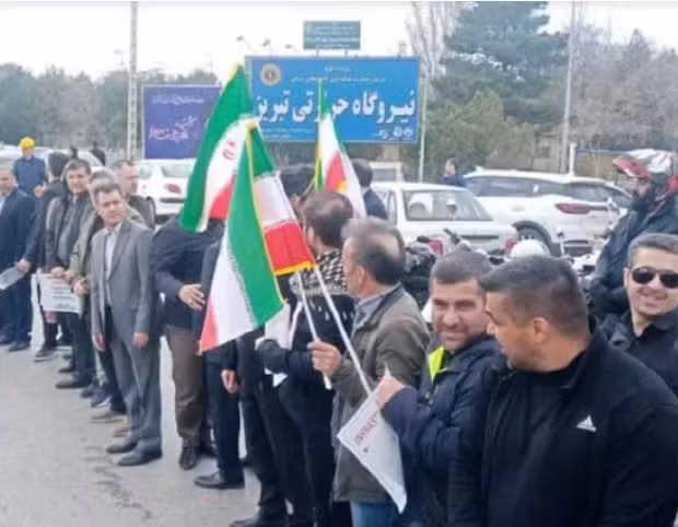 iranianos fazem correntes humanas