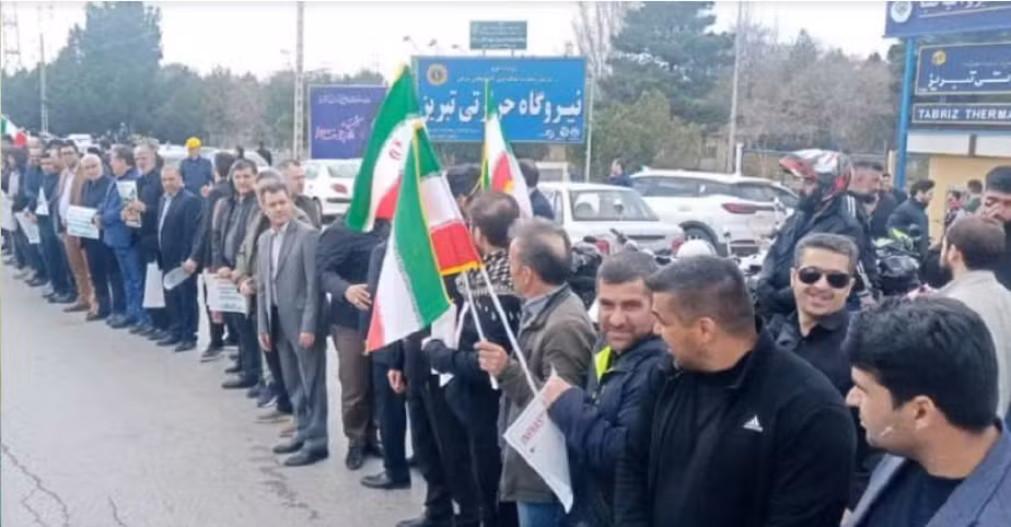 iranianos fazem correntes humanas