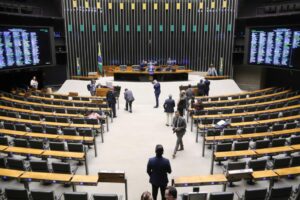 discussão e votação de propostas legislativas. 3