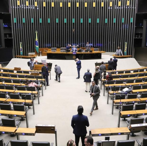 discussão e votação de propostas legislativas. 3
