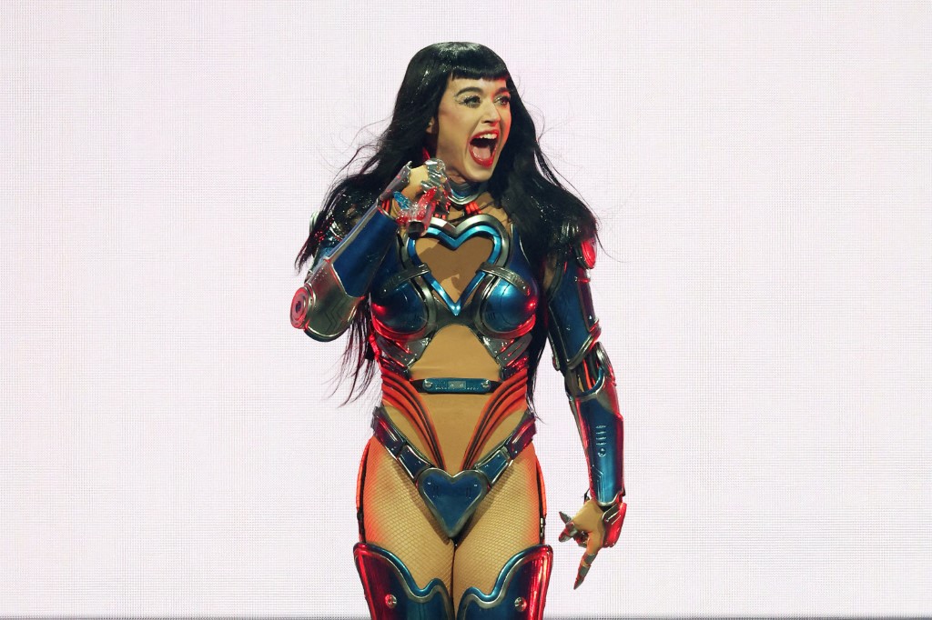 Katy Perry e Justin Trudeau curtem show de Justin Bieber no Coachella em clima de romance