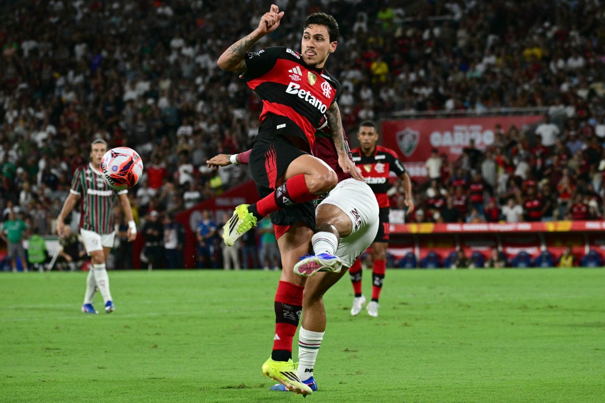 Pedro desequilibra, faz dois gols e Flamengo vence o Fluminense