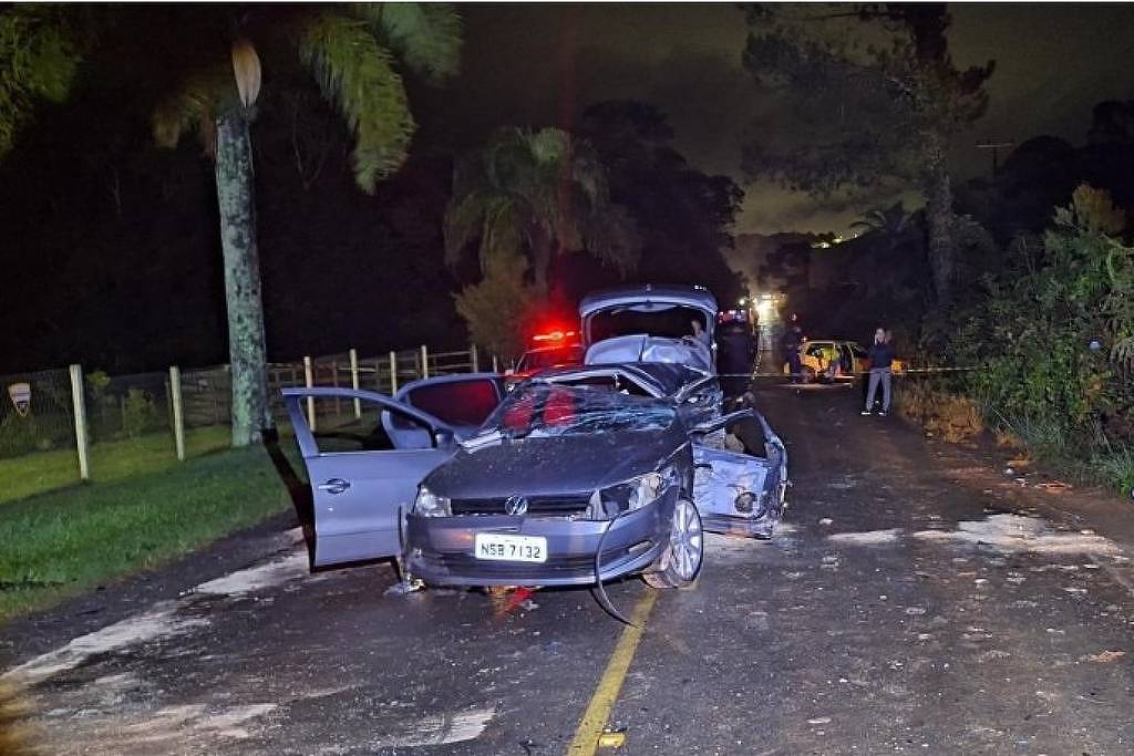 acidente com quatro veículos mata casal, filhos e amigo da família em santa catarina