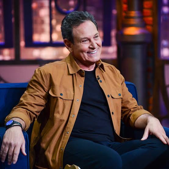 Luís Ricardo nos estúdios do SBT | Créditos: Reprodução (SBT)